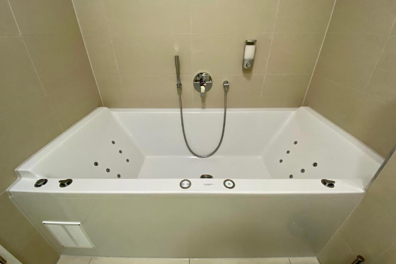Alpen-Panorama Suite - Einzigartige Privatsuite Hoch Ueber Muenchen, 12Tes Og, Alpenblick, Loggia, Whirlpool, 15 Minuten Zum Zentrum, Ruhe Und Erholung In Der Stadt Muenchen Fuer Privat Und Geschaeftlich Reisende Εξωτερικό φωτογραφία